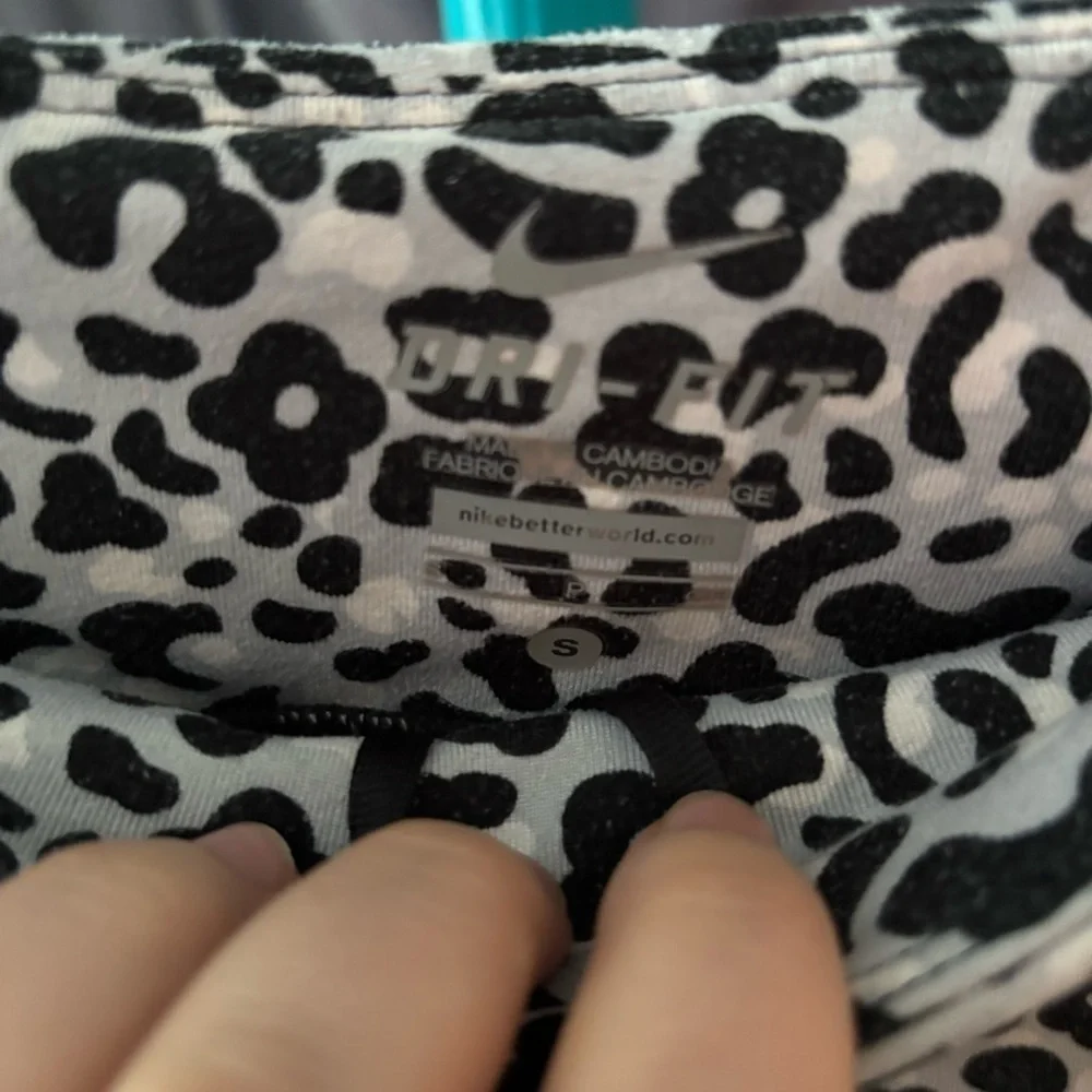 Nike Dri-Fit Leopard Print Legging capris size small